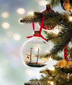 alt="Christmas toys"